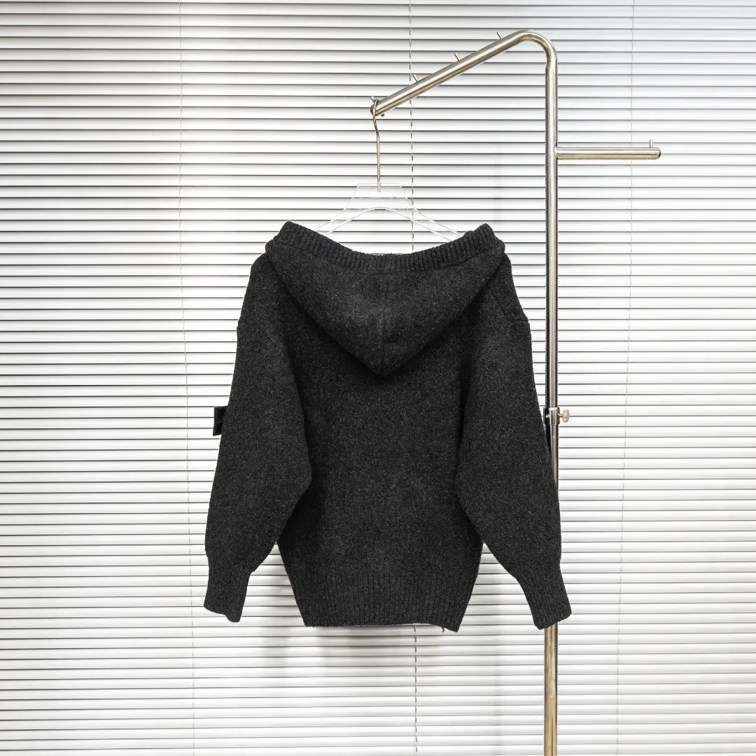 P330 top version (different currencies) Style: Stone Island STONE LSLAND high weight knitted wool V-neck hooded sweater Color: Picture color Size: M-XXXL Fabric: Blended Accessories: Full set of customized accessories No gender distinction, same style for men and women